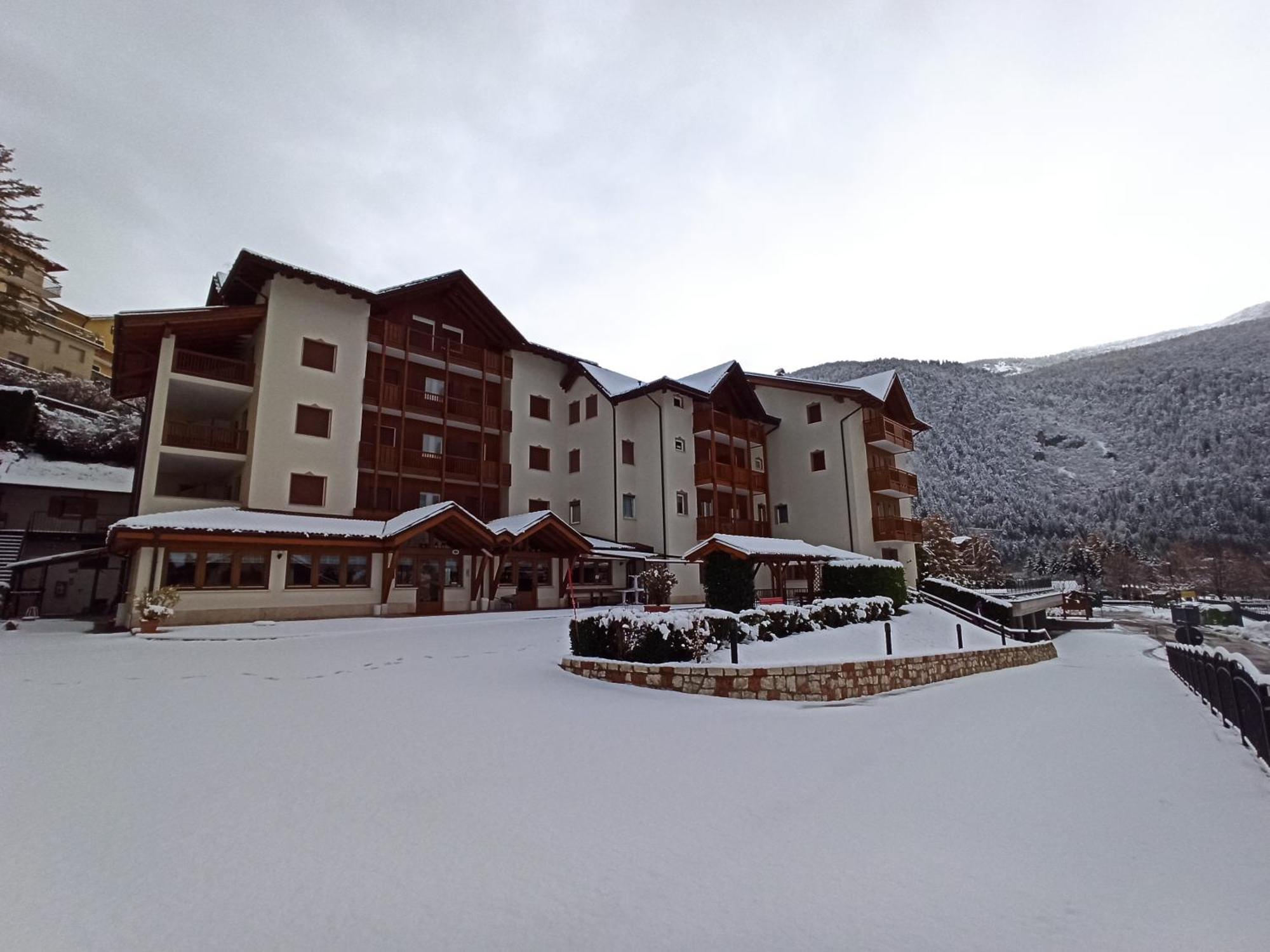 Hotel Zurigo Molveno Esterno foto